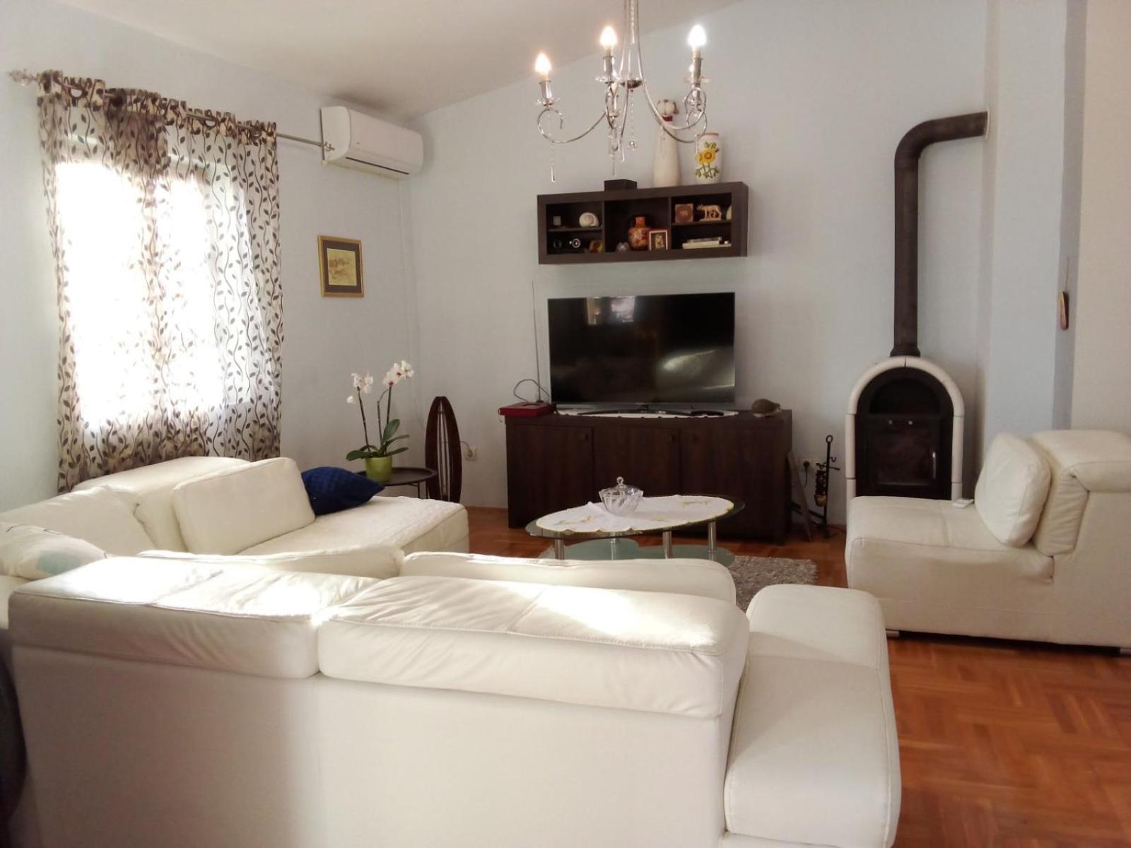 Vila Maljevik Sutomore Luaran gambar