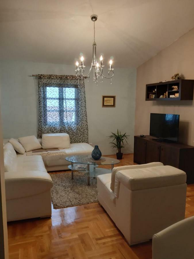 Vila Maljevik Sutomore Luaran gambar